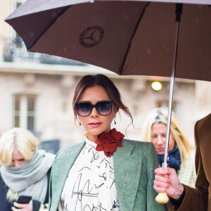 Victoria Beckham arrive à Gare du Nord pour sa master class au Vogue Festival, à Paris le 15 novembre 2019.