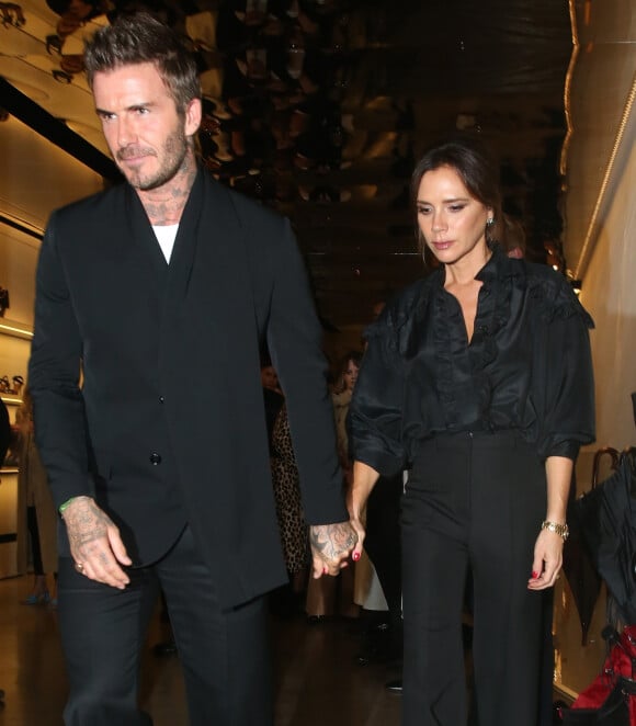 David Beckham et sa femme Victoria Beckham quittent la fête du 275ème anniversaire de Sotheby's à Londres, Royaume Uni, le 30 septembre 2019.