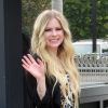 Avril Lavigne arrive à l'émission Extra pour une interview à Universal City, Los Angeles, le 27 février 2019.