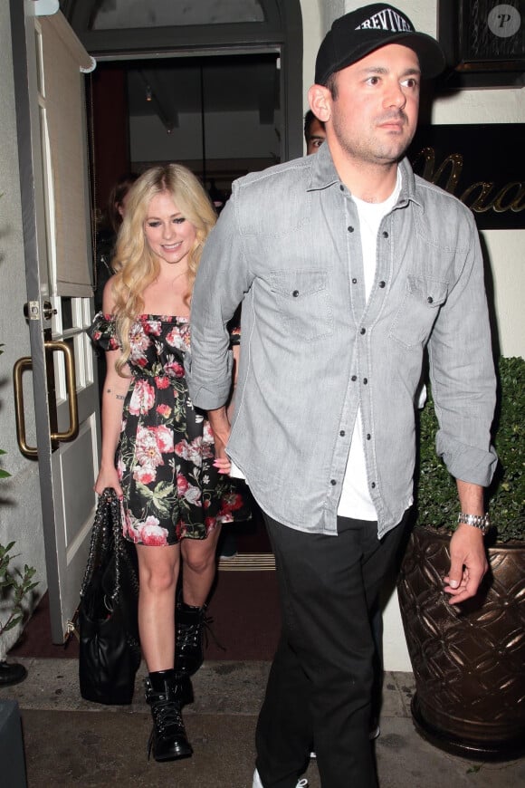 Avril Lavigne et Phillip Sarofim (le fils du milliardaire Texan Fayez Sarofim) à la sortie d'un restaurant à Beverly Hills. Los Angeles, le 25 juillet 2018.