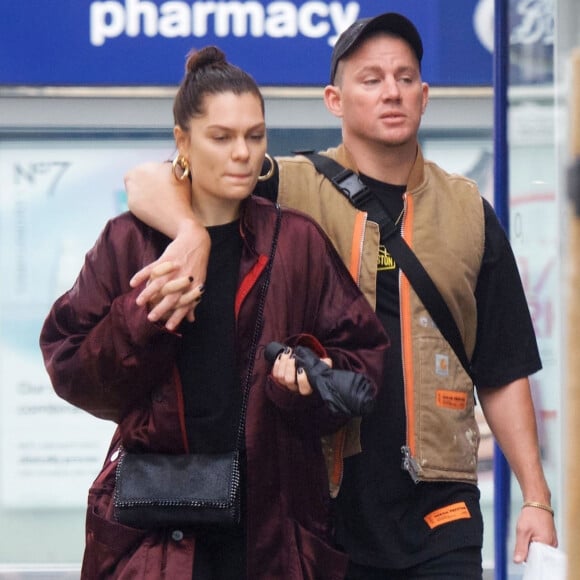 Exclusif - Jessie J et son compagnon Channing Tatum font du shopping en amoureux à Londres, le 19 juin 2019.