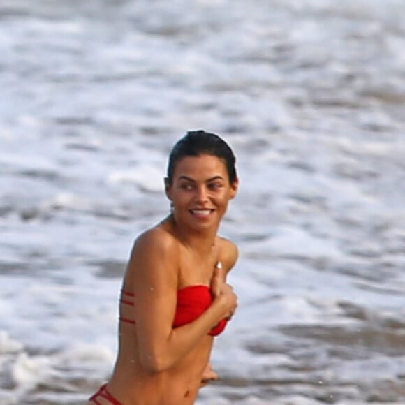 Exclusif - Channing Tatum et sa femme Jenna Dewan s'amusent sur la plage à Hawaï, le 16 février 2017.