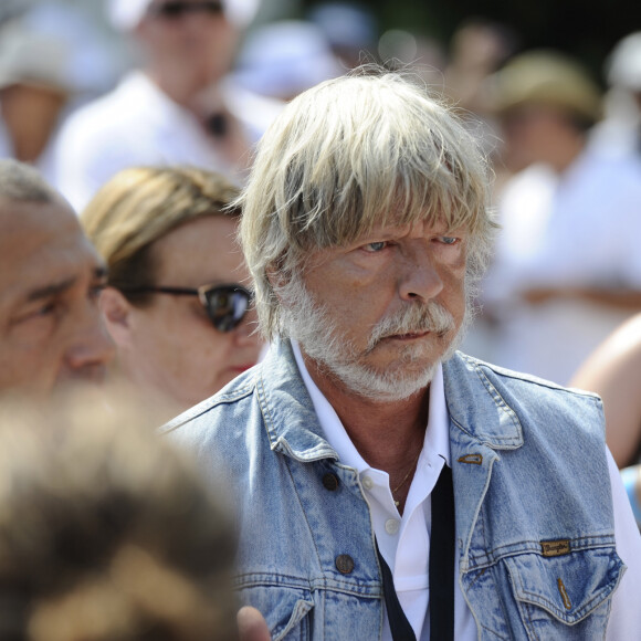 Le chanteur Renaud au Tournoi de pétanque Grand Prix des Personnalités d'Isle sur la Sorgue dans le Vaucluse le 24 juin 2017 © Eric Etten / Bestimage