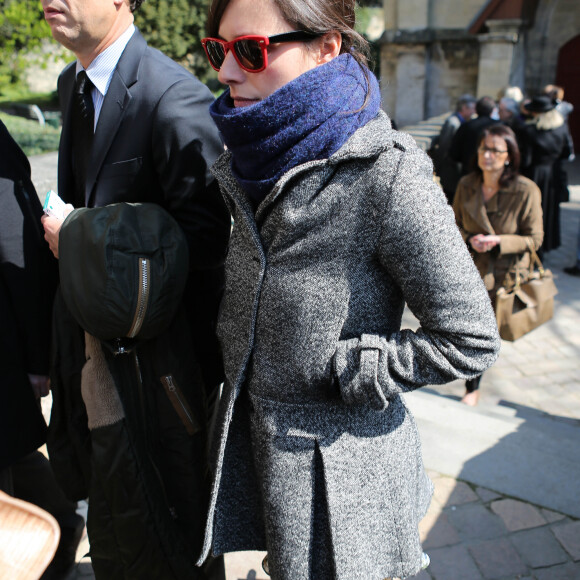 Lolita Sechan aux funérailles de Philippe Bruneau en l'église Saint Ouen de Caen le 3 avril 2012 