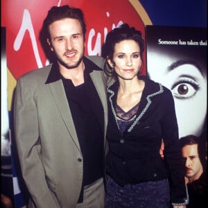 Archives - Courteney Cox et David Arquette lors de la première du film "Scream 2". Londres. Le 8 avril 1999.