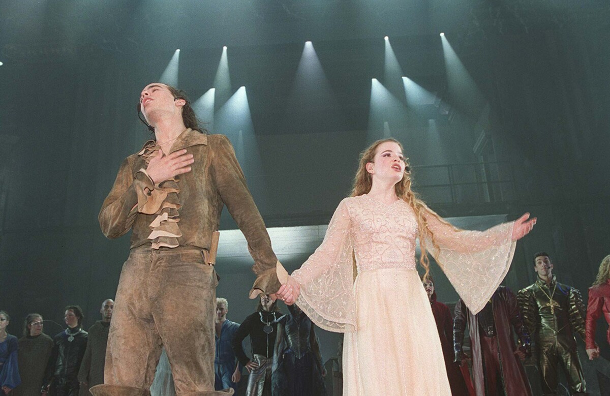 Photo : Damien Sargue Et Cécilia Cara - Première De "Roméo Et Juliette ...