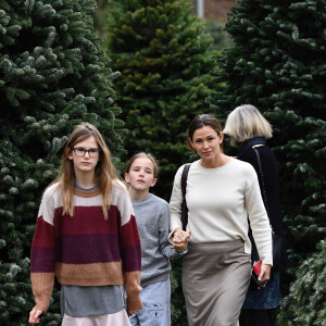 Ben Affleck et son ex Jennifer Garner sont allés assister à la messe dominicale avec leurs enfants Violet, Seraphina et Samuel à Los Angeles. Le 1er décembre 2019.