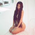 Kim Kardashian, topless et en string lors d'un shooting pour sa marque de maquillage, KKW Beauty. Décembre 2018.