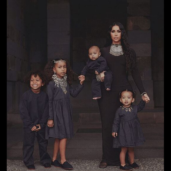 Kim Kardashian et ses quatre enfants Saint, North, Psalm et Chicago en Arménie. Octobre 2019.