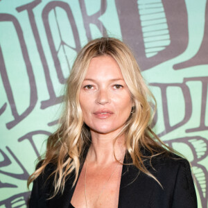 Kate Moss assiste au défilé Dior, collection homme automne-hiver 2020, au Musée Rubell. Miami, le 3 décembre 2019.