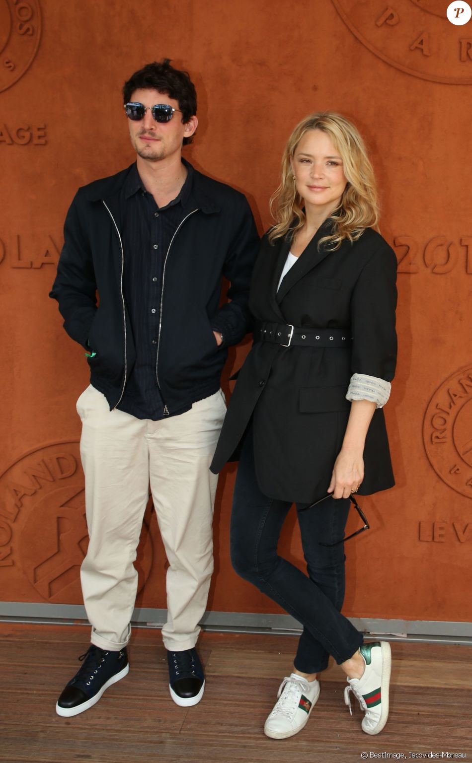 Virginie Efira et son compagnon Niel Schneider Célébrités dans le village des internationaux Virginie Efira et son compagnon Niel Schneider Célébrités dans le village des internationaux