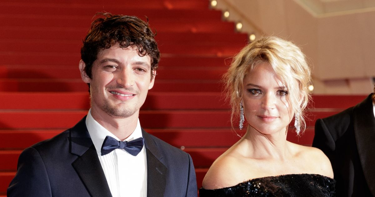 Niels Schneider et sa compagne Virginie Efira - Descente des marches du ...