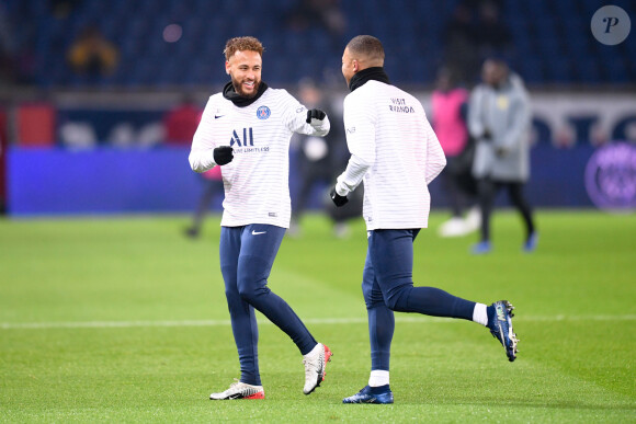 Neymar et Kylian Mbappé lors du match de Ligue 1 Paris Saint-Gemain - FC Nantes au Parc des Princes. Paris, le 4 décembre 2019.