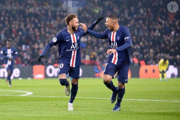 Neymar et Kylian Mbappé lors du match de Ligue 1 Paris Saint-Gemain - FC Nantes au Parc des Princes. Paris, le 4 décembre 2019.