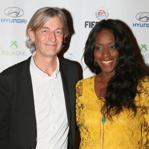 Gilles Verdez et sa compagne Fatou - Soirée de lancement du jeu vidéo "FIFA 2016" au Faust à Paris, le 21 septembre 2015.