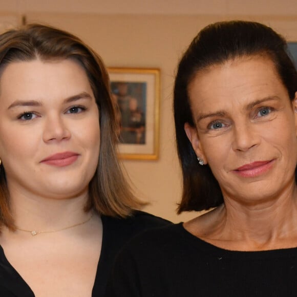 Exclusif - La princesse Stéphanie de Monaco et sa fille Camille Gottlieb - La princesse Stéphanie de Monaco et sa fille Camille ont remis des colis aux ainés monégasques au Foyer Rainier III à Monaco. Le 18 novembre 2019. © Bruno Bebert / PRM / Bestimage