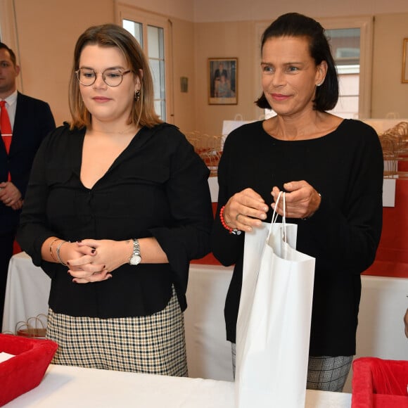 Exclusif - La princesse Stéphanie de Monaco et sa fille Camille Gottlieb - La princesse Stéphanie de Monaco et sa fille Camille ont remis des colis aux ainés monégasques au Foyer Rainier III à Monaco. Le 18 novembre 2019. © Bruno Bebert / PRM / Bestimage