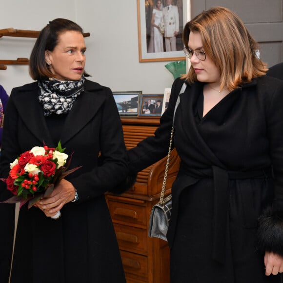 Exclusif - La princesse Stéphanie de Monaco et sa fille Camille Gottlieb - La princesse Stéphanie de Monaco et sa fille Camille ont remis des colis aux ainés monégasques au Foyer Rainier III à Monaco. Le 18 novembre 2019. © Bruno Bebert / PRM / Bestimage