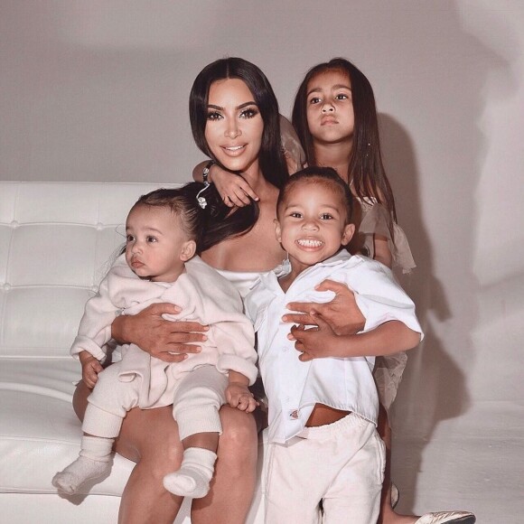 Kim Kardashian et ses enfants North, Saint et Chicago sur Instagram.