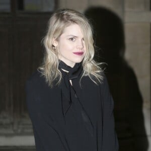 Béatrice Martin (Coeur de pirate) arrivant au défilé de mode "Sonia Rykiel", collection prêt-à-porter automne-hiver 2017-2018 à l'École des Beaux-Arts à Paris, le 4 Mars 2017.© CVS/Veeren/Bestimage