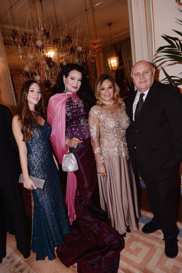 Lamia Khashoggi, la princesse Maria del Pilar Murat et sa fille Isabel Brun, guest - 43ème édition des "Best Award" organisée par M. Gargia au Cercle Interallié à Paris le 8 décembre 2019. © Rachid Bellak/Bestimage 4