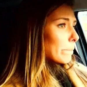 Camille Cerf émue en parlant de son papa dans le documentaire "L'incroyable destin des Miss", le 10 décembre 2019, sur C8