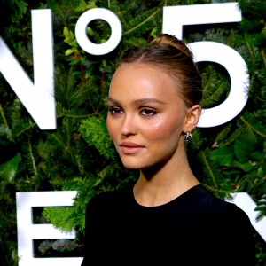 Lily-Rose Depp assiste à la soirée "N°5 In The Snow" de Chanel à l'hôtel The Standard. New York, le 10 décembre 2019.