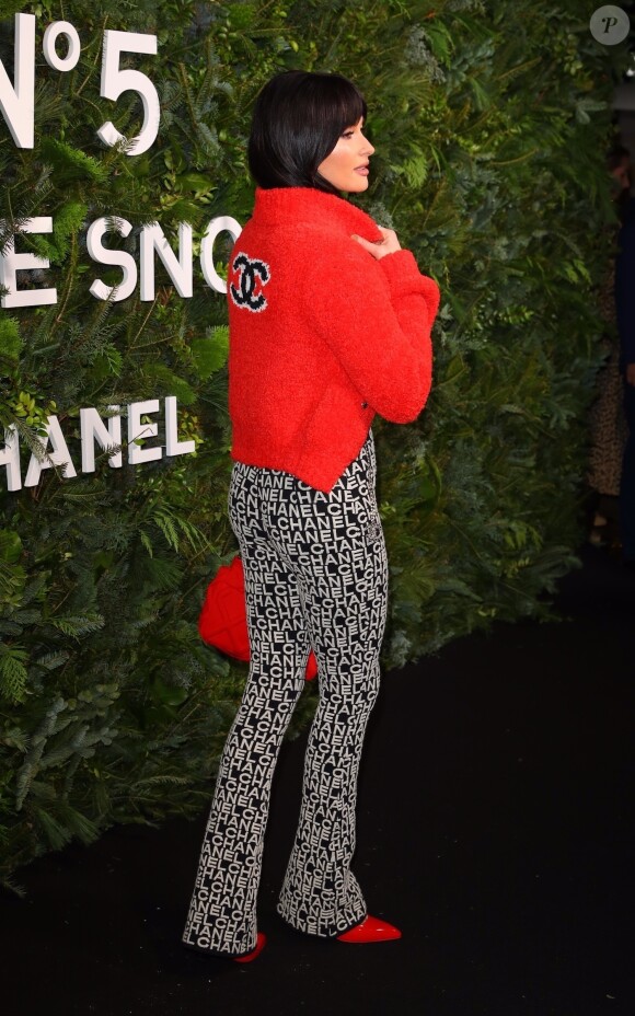 Kacey Musgraves assiste à la soirée "N°5 In The Snow" de Chanel à l'hôtel The Standard. New York, le 10 décembre 2019.