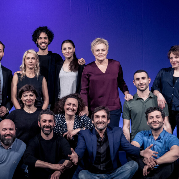Exclusif - Agnès Miguras, Julien Ratel, Alexandra Chouraqui, Rudy Milstein, Amélie de Gallard, Muriel Robin, Rémi Deval, Anne-Elisabeth Blateau, Marie Lanchas, Christophe Canard, Emmanuelle Michelet, Benjamin Gauthier, Laurence Yayel, Pierre Palmade, Cédric Moreau - Spectacle de la "Troupe à Palmade" sur la scène du théâtre de l'Oeuvre à Paris, avec Muriel Robin en invitée d'honneur. Le 28 avril 2019 La "Troupe à Palmade" se produira le dernier dimanche de chaque mois. Le prochain spectacle aura lieu le 30 juin, avec Pierre Richard en invité d'honneur. © Cyril Moreau / Bestimage