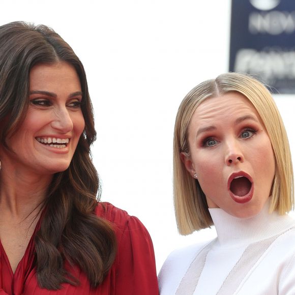 Idina Menzel, Kristen Bell reçoivent leur étoile sur le Walk of Fame à Hollywood. Le 19 novembre 2019.