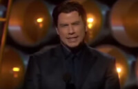 John Travolta écorche le nom d'Idina Menzel le soir de la 86e cérémonie des Oscars. Le 2 mars 2014.
