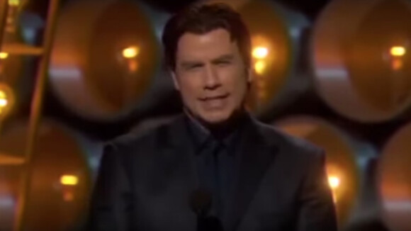 John Travolta écorche le nom d'Idina Menzel le soir de la 86e cérémonie des Oscars. Le 2 mars 2014.