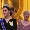 Kate Middleton en robe de velours bleu Alexander McQueen - La reine Elisabeth II d'Angleterre reçoit les membres du corps diplomatique à Buckingham Palace, le 11 décembre 2019.