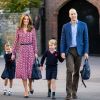 Kate Middleton (en robe imprimée Michael Kors) et le prince William accompagnent le prince George et la princesse Charlotte pour leur rentrée scolaire à l'école Thomas's Battersea à Londres, le 5 septembre 2019.