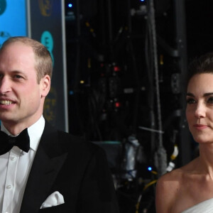 Kate Middleton (en robe Alexander McQueen) et le prince William arrivent à la 72ème cérémonie annuelle des BAFTA Awards (British Academy Film Awards 2019) au Royal Albert Hall à Londres, le 10 février 2019.