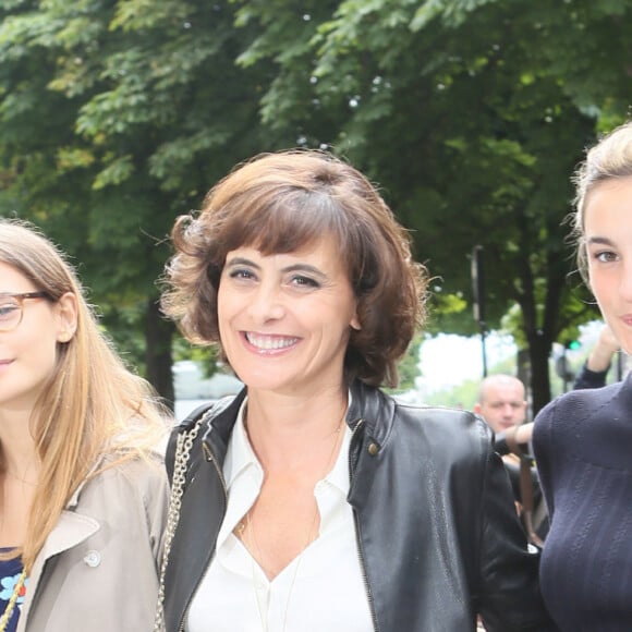 Inès de la Fressange et ses filles Violette et Nine d'Urso - Arrivées des people au défilé de mode "Chanel" Haute Couture Automne-Hiver 2014/2015 au Grand Palais à Paris. Le 8 juillet 2014.