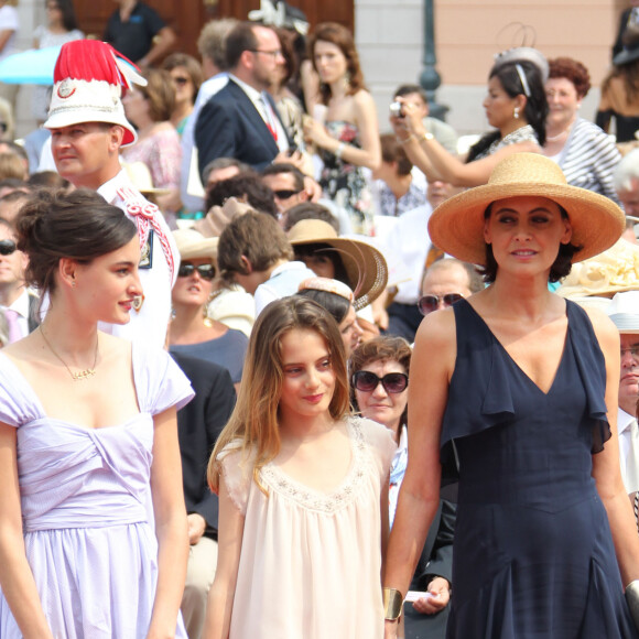 Inès de la Fressange et ses filles Nine et Violette au mariage du prince Albert de Monaco et Charlene, à Monaco, en 2011.