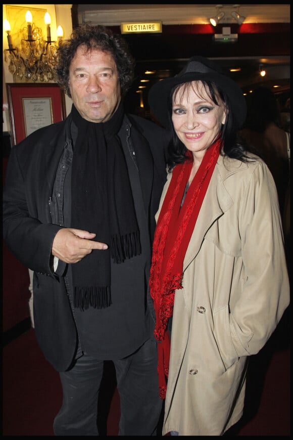 Anna Karina et son mari Dennis Berry en mai 2010 aux Bouffes Parisiens lors d'un hommage à Jean-Claude Brialy avec la projection privée du film musical Anna.