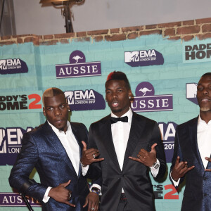 Paul Bogba entre ses frères Florentin Pogba et Mathias Pogba - Soirée des 24ème MTV Europe Music Awards à la salle SSE Wembley Arena à Londres, Royaume Uni, le 12 novembre 2017.