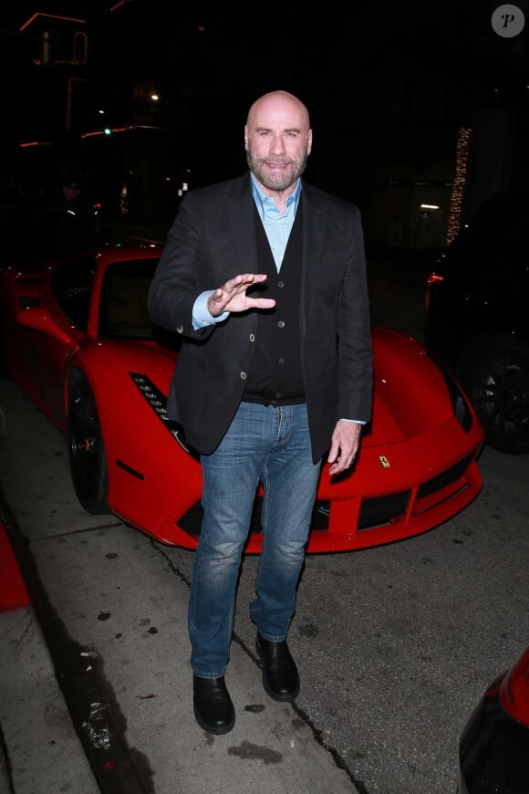 Exclusif - John Travolta à la sortie d'un dîner avec des amis au restaurant Mastro à Beverly Hills, Los Angeles, le 4 décembre 2019.