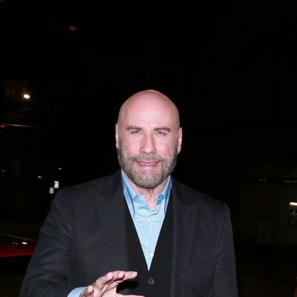 Exclusif - John Travolta à la sortie d'un dîner avec des amis au restaurant Mastro à Beverly Hills, Los Angeles, le 4 décembre 2019.