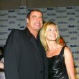 John Travolta et Olivia Newton-John lors des 90 ans de Paramount Home Entertainment le 25 septembre 2002.
