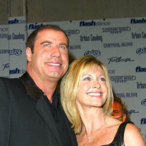 John Travolta et Olivia Newton-John lors des 90 ans de Paramount Home Entertainment le 25 septembre 2002.