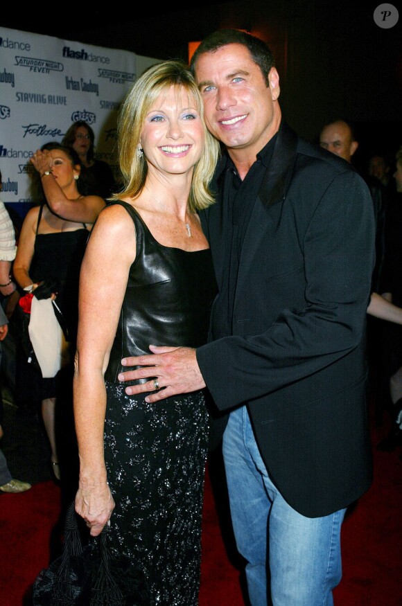 John Travolta et Olivia Newton-John lors des 90 ans de Paramount Home Entertainment le 25 septembre 2002.