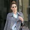 Exclusif - Jessica Biel porte toujours son alliance à la sortie d'un immeuble dans un quartier de Los Angeles. Le 17 décembre 2019