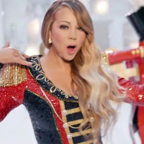 Plus de 25 ans après avoir sorti le désormais emblématique All I Want for Christmas Is You, Mariah Carey l'a mis à jour avec un nouveau clip mettant en vedette ses deux enfants et l'actrice Mykal-Michelle Harris.