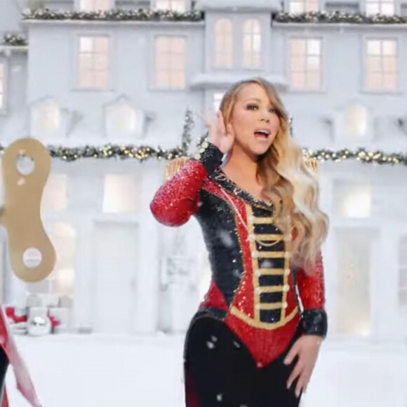 Plus de 25 ans après avoir sorti le désormais emblématique All I Want for Christmas Is You, Mariah Carey l'a mis à jour avec un nouveau clip mettant en vedette ses deux enfants et l'actrice Mykal-Michelle Harris.