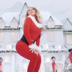 Plus de 25 ans après avoir sorti le désormais emblématique All I Want for Christmas Is You, Mariah Carey l'a mis à jour avec un nouveau clip mettant en vedette ses deux enfants et l'actrice Mykal-Michelle Harris.