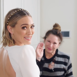 Hilary Duff essaye sa robe de mariée, signée Jenny Packham. Décembre 2019.