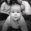 Meghan Markle, duchesse de Sussex, le prince Harry et leur fils Archie réunis au pied du sapin pour leur première carte de voeux en famille à l'occasion de Noël 2019.